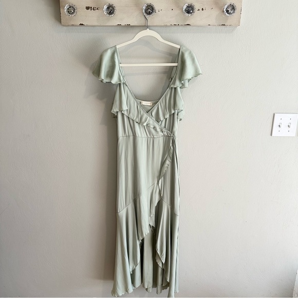 Altar’d State sage dress - Picture 2 of 4